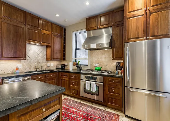 Logan Blvd Luxury! Enjoy The Well-equipped Kitchen And Prime Location Apts Apartment