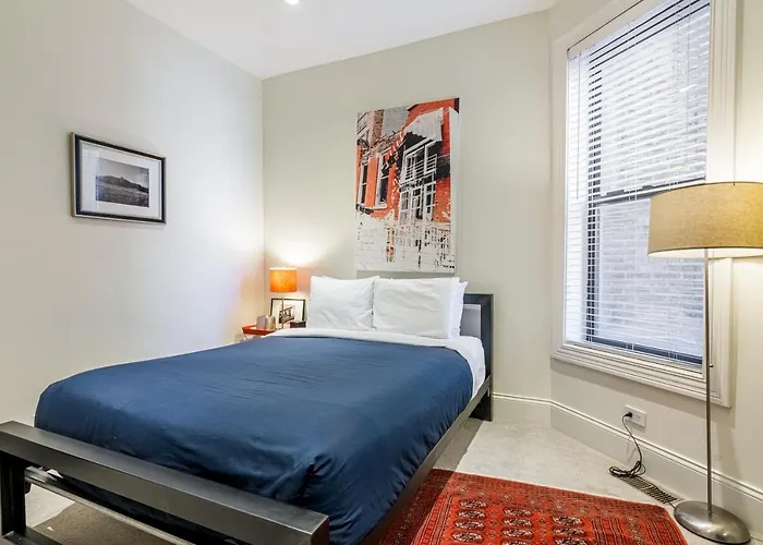 Apartment Logan Blvd Luxury! Enjoy The Well-equipped Kitchen And Prime Location Apts Chicago
