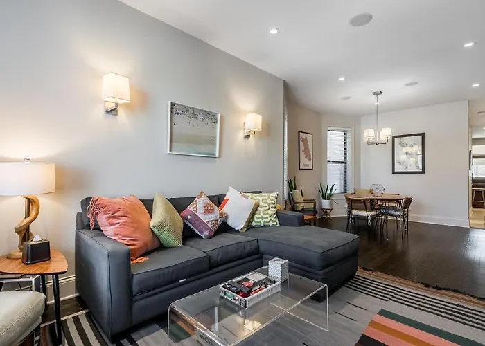Apartment Logan Blvd Luxury! Enjoy The Well-equipped Kitchen And Prime Location Apts *