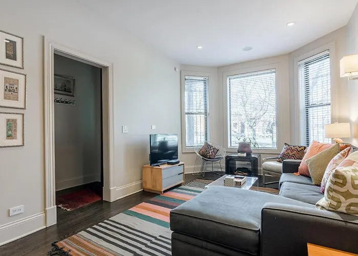 Logan Blvd Luxury! Enjoy The Well-equipped Kitchen And Prime Location Apts Chicago
